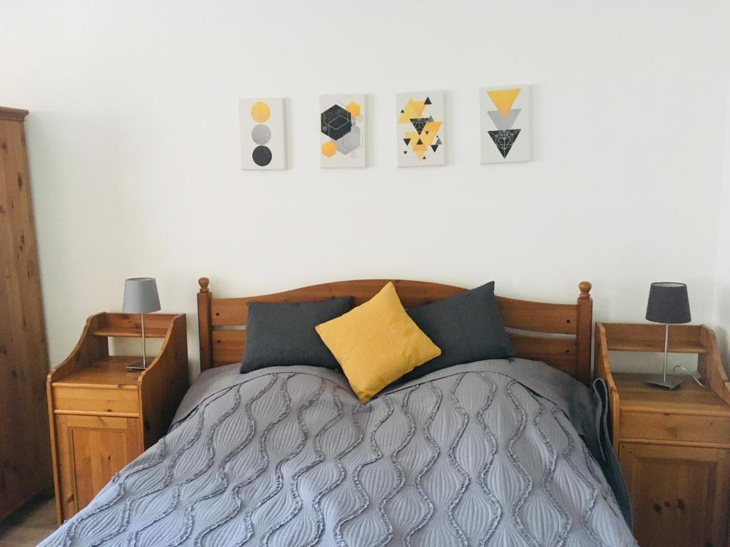 Posteľ alebo postele v izbe v ubytovaní KATÓ APARTMAN