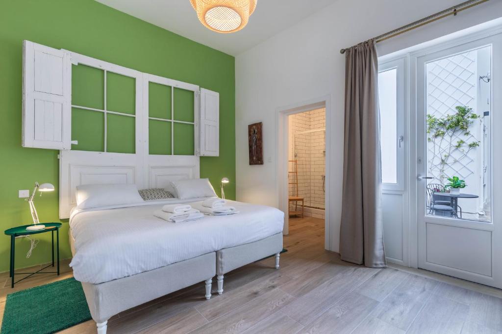 Postel nebo postele na pokoji v ubytování Mosta Dome B&B