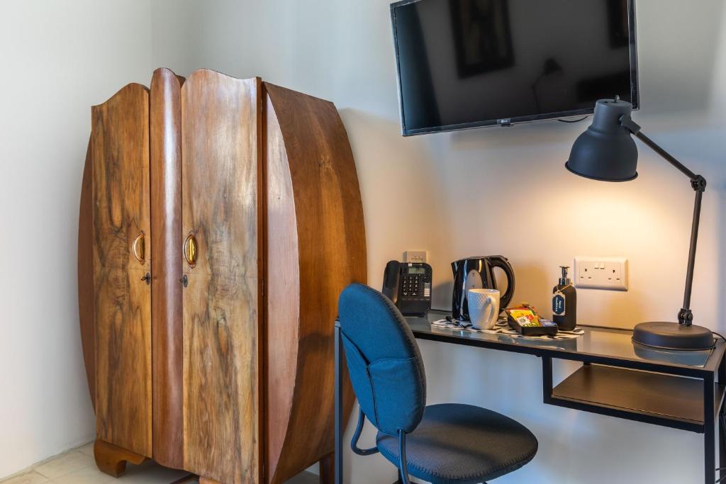 TV a/nebo společenská místnost v ubytování Mosta Dome B&B