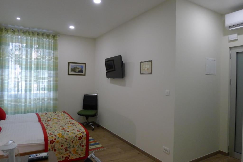 Postel nebo postele na pokoji v ubytování Split Centre Zlatan Rooms&Studio