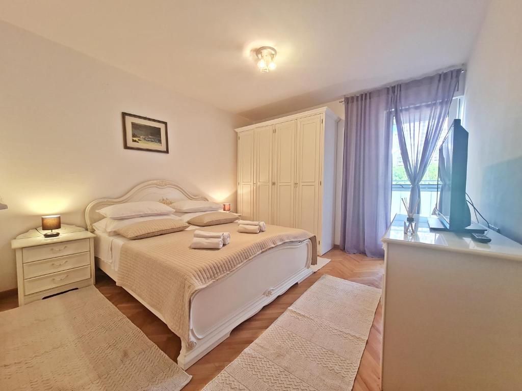 Postel nebo postele na pokoji v ubytování Apartment Nina Marie II