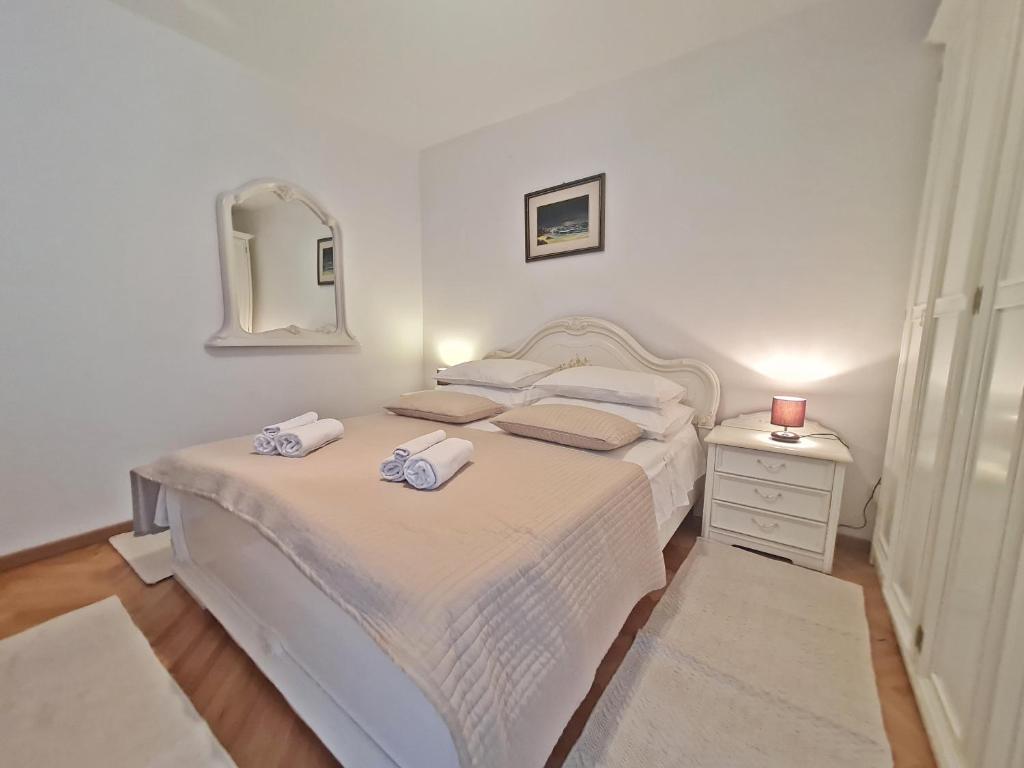 Postel nebo postele na pokoji v ubytování Apartment Nina Marie II