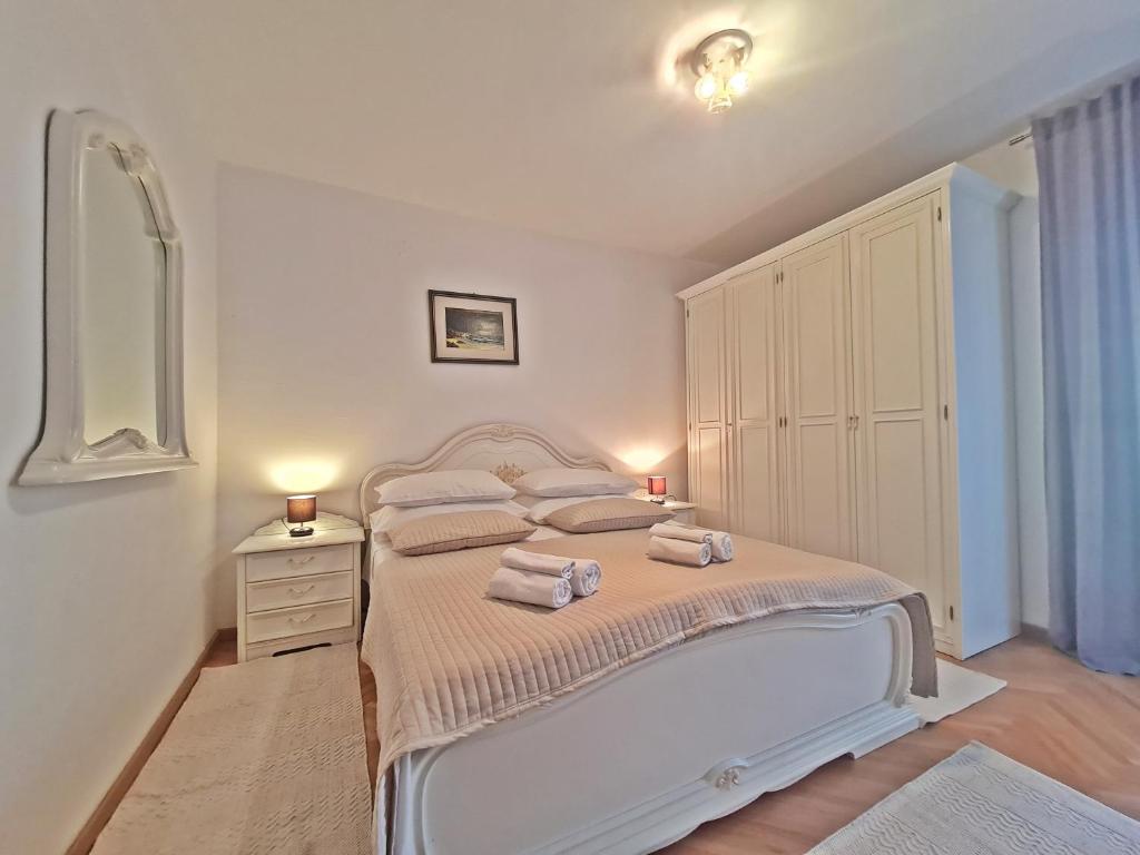 Postel nebo postele na pokoji v ubytování Apartment Nina Marie II
