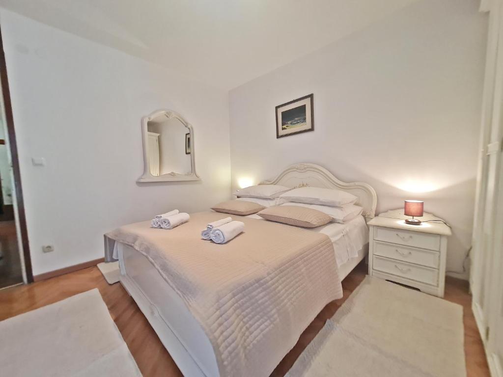 Postel nebo postele na pokoji v ubytování Apartment Nina Marie II