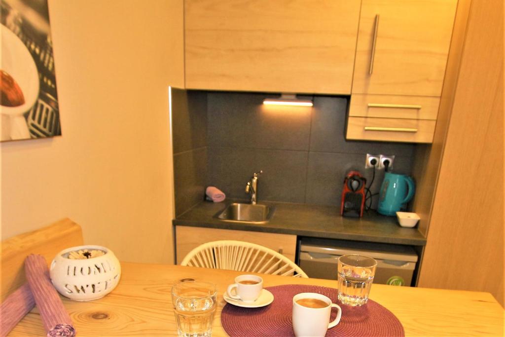 Príslušenstvo na prípravu kávy alebo čaju v ubytovaní Aiolos Apartments Suites Ermou 64 Monastiraki Plaka 2nd Floor