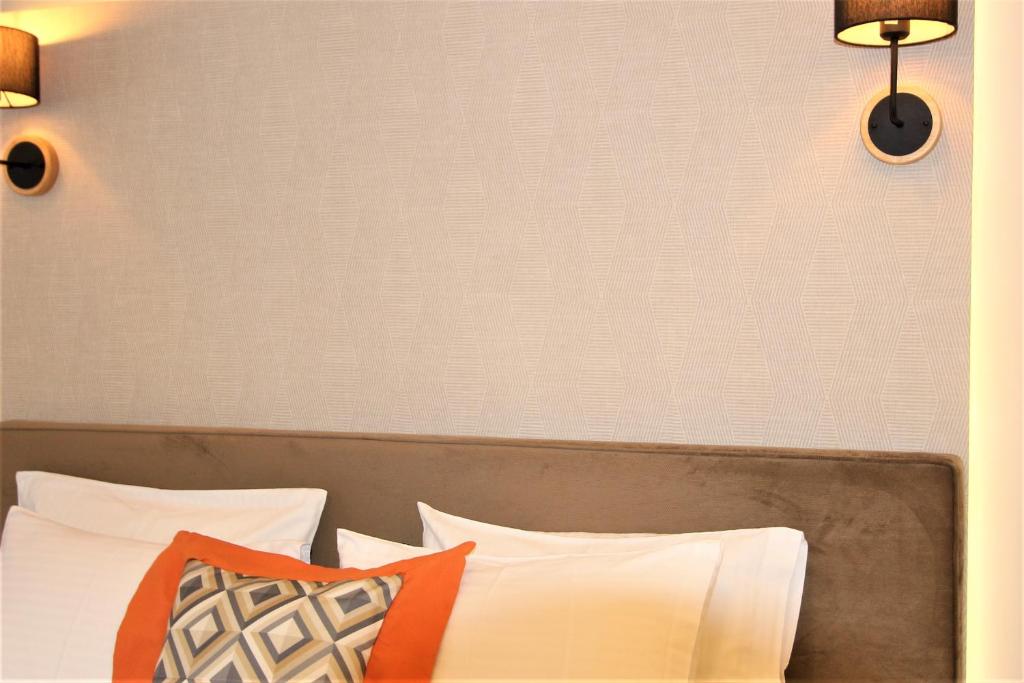 Posteľ alebo postele v izbe v ubytovaní Aiolos Apartments Suites Ermou 64 Monastiraki Plaka 2nd Floor