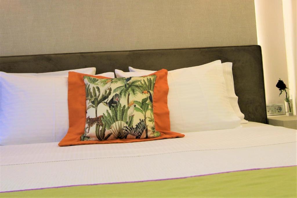 Posteľ alebo postele v izbe v ubytovaní Aiolos Apartments Suites Ermou 64 Monastiraki Plaka 2nd Floor