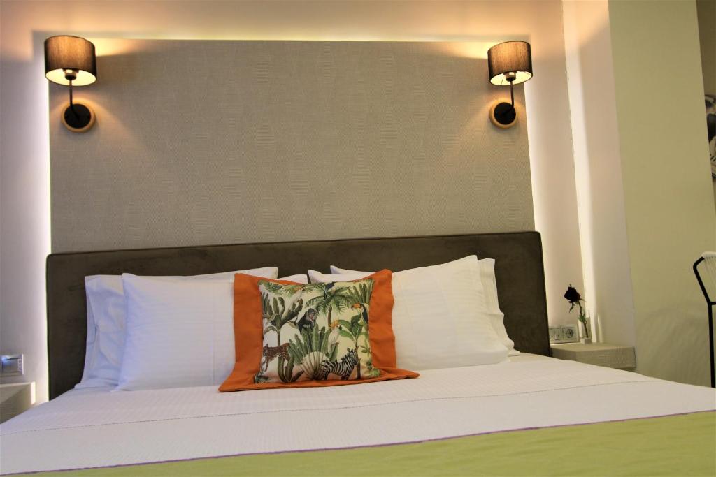 Posteľ alebo postele v izbe v ubytovaní Aiolos Apartments Suites Ermou 64 Monastiraki Plaka 2nd Floor