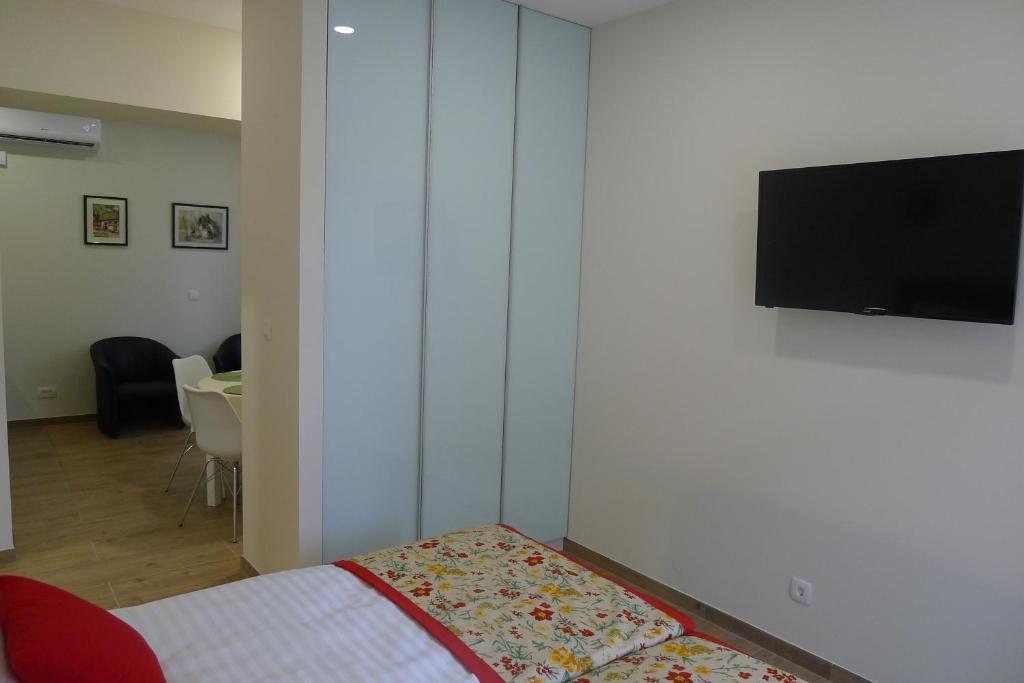 TV a/nebo společenská místnost v ubytování Split Centre Zlatan Rooms&Studio