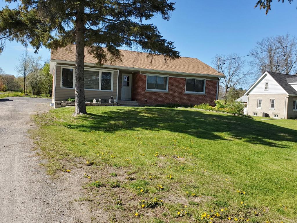 1000 Islands Bungalow (Across Casino), Gananoque (updated prices 2024)