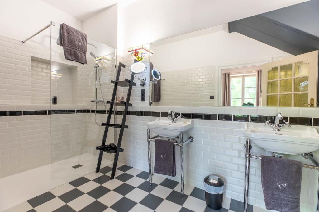 Koupelna v ubytování Château de Charmeil- Vichy chambres d'hôtes
