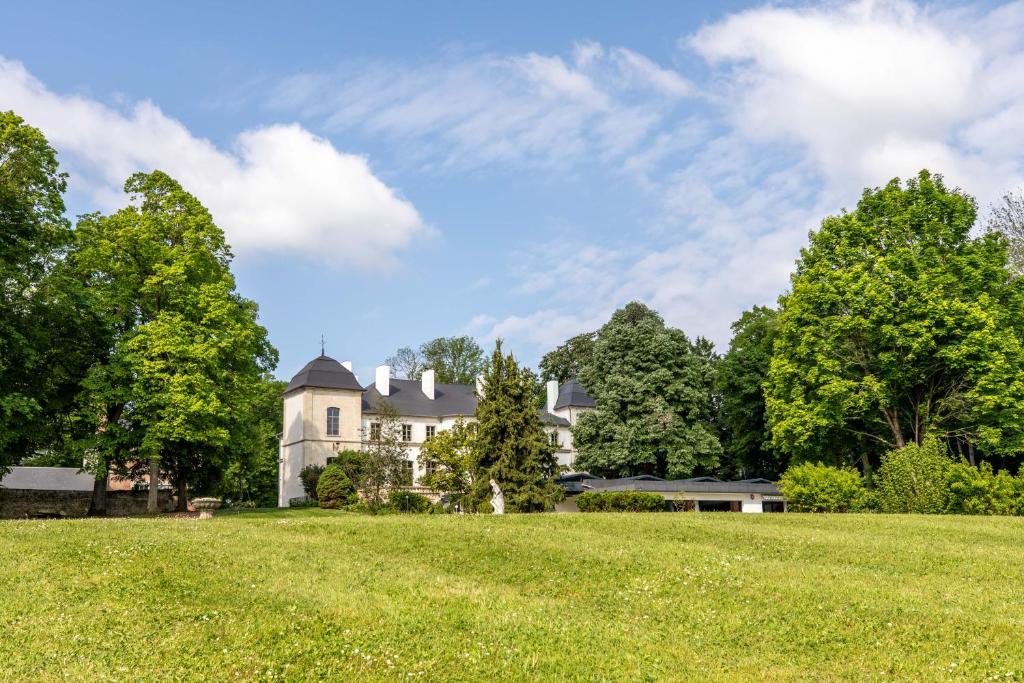 Zahrada ubytování Château de Charmeil- Vichy chambres d'hôtes