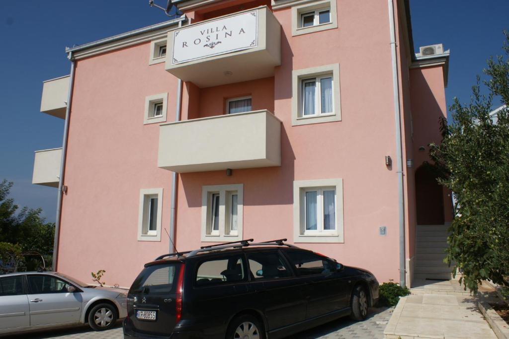 Budova, v ktorej sa apartmán nachádza