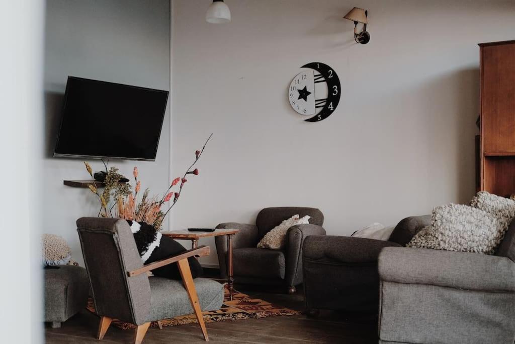 Μια τηλεόραση ή/και κέντρο ψυχαγωγίας στο BIG HOME