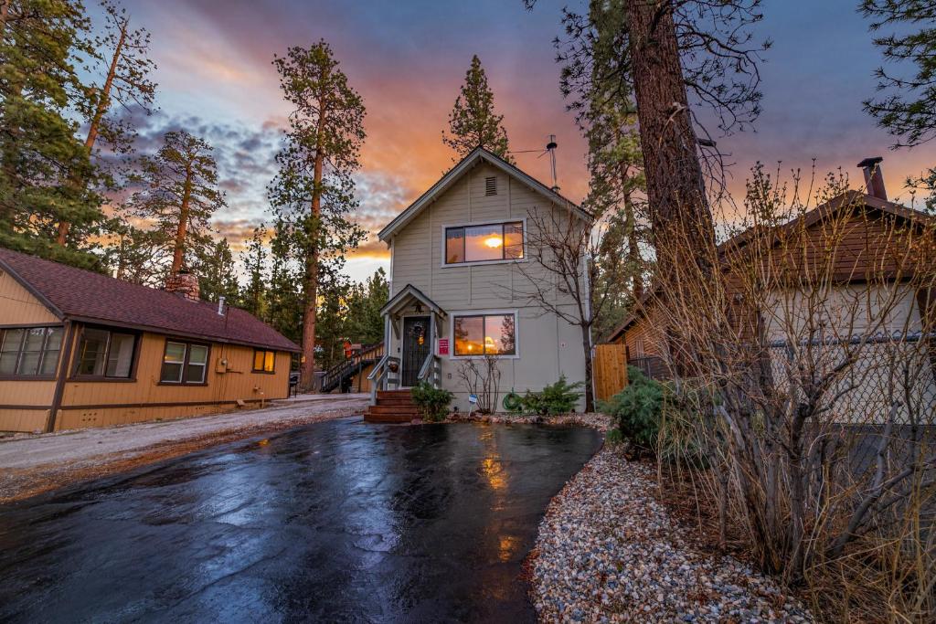 Sherwood Cabin, Big Bear City (updated prices 2024)