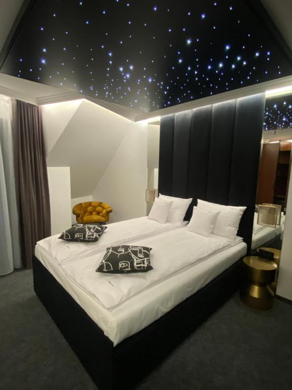 a bedroom with a bed with stars on the wall at Axel Baltic Jacuzzi & Sauna in Międzyzdroje