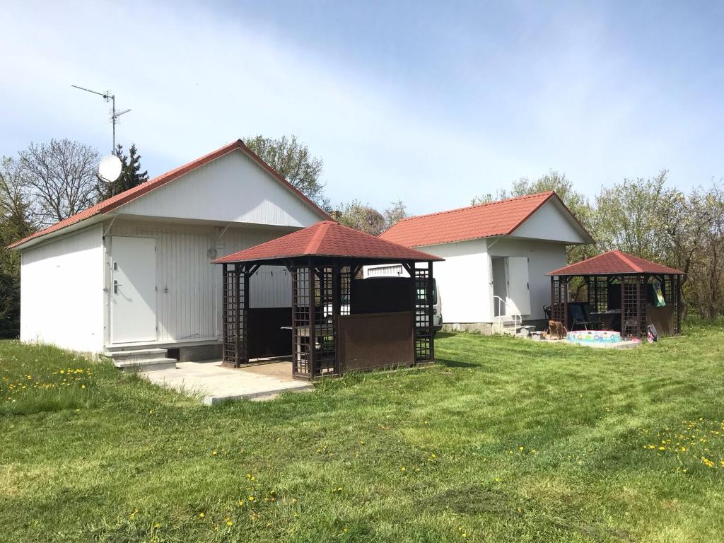 Vonkajšia záhrada v ubytovaní Bungalowfarm