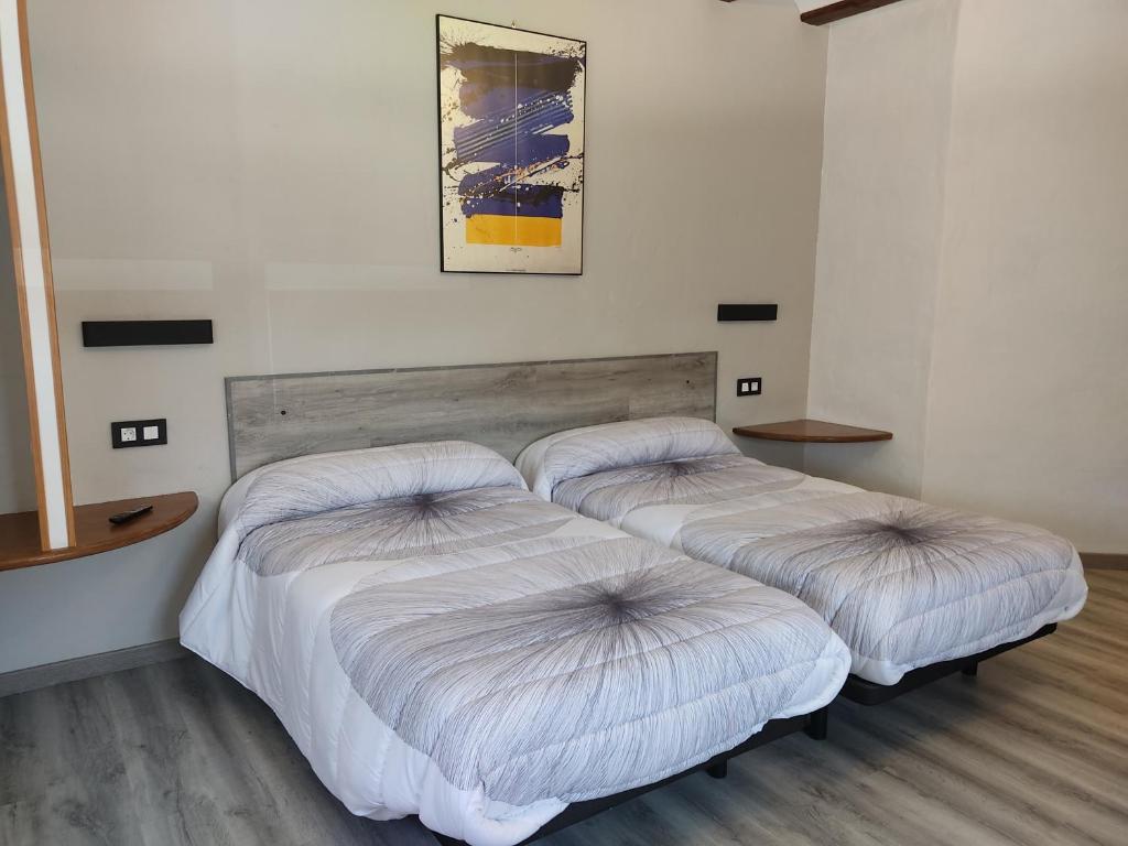 Postel nebo postele na pokoji v ubytování Hostal Suetxe