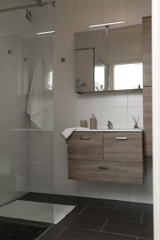 Kúpeľňa v ubytovaní Fresh Apartment with Terrace + Free Parking