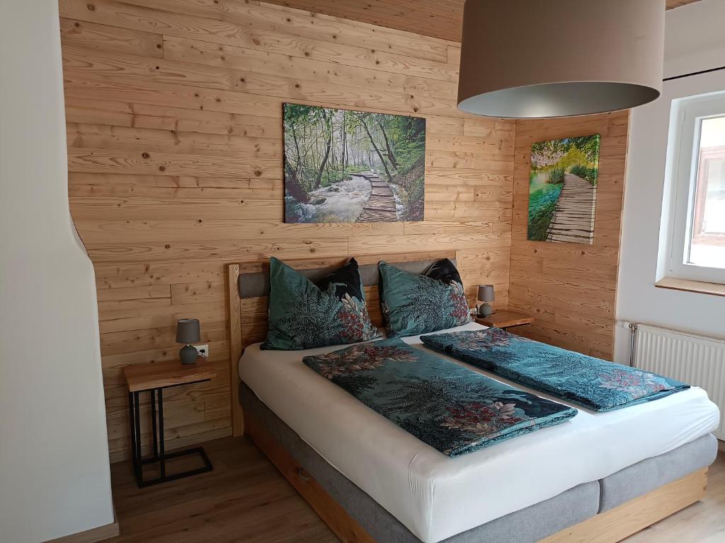 Кровать или кровати в номере Ferienwohnung Fabiella mit Balkon Döbriach