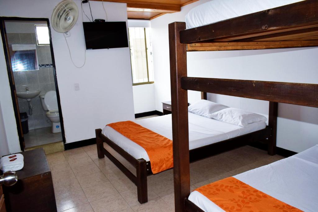 Hotel Descanso Inn Villavicencio - Habitación Cuádruple Estándar