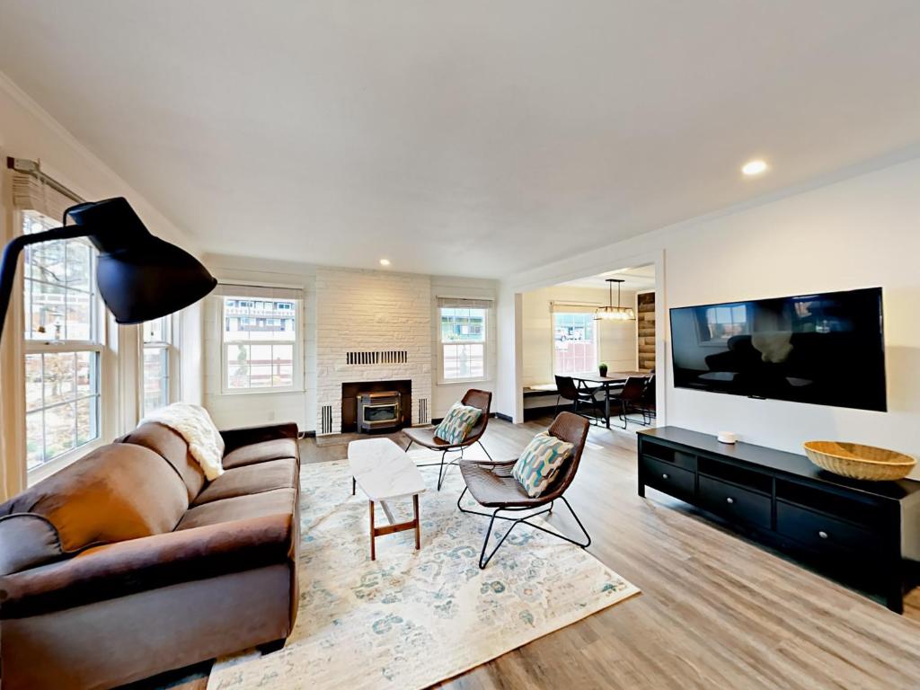 a living room with a couch and a flat screen tv at Manzanita Holiday 1 in South Lake Tahoe