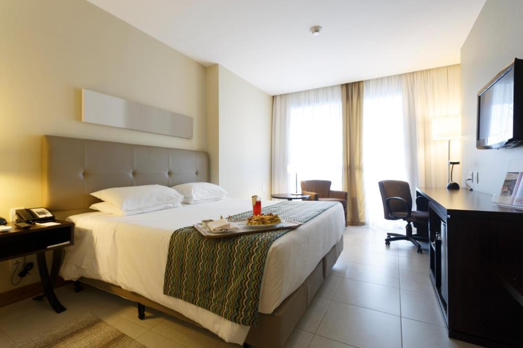 Postel nebo postele na pokoji v ubytování Mercure Salvador Pituba