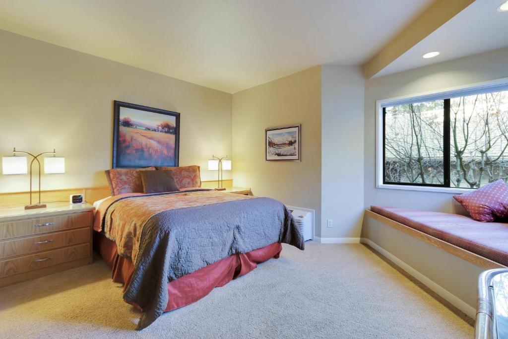 a bedroom with a bed and a window at River Ridge 513B in Bend