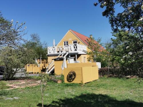 Zahrada ubytování The FIG Studio - "Den Gule Svane" Guest House - near Rønne & Beach