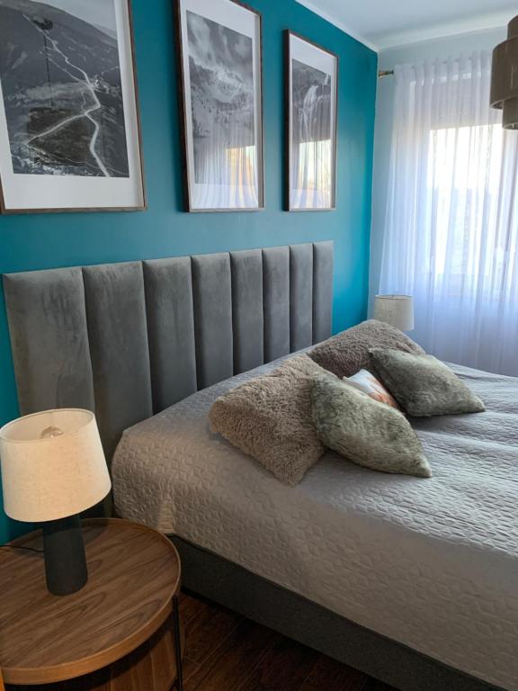 Posteľ alebo postele v izbe v ubytovaní Apartament EverySeason Karpacz