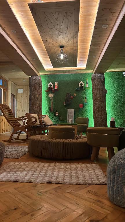 Posezení v ubytování Pahadi House