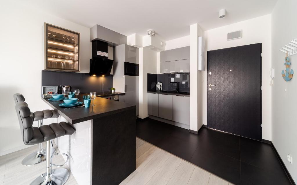Kuchyňa alebo kuchynka v ubytovaní Apartamenty Gdansk EU - Baltica Towers 223