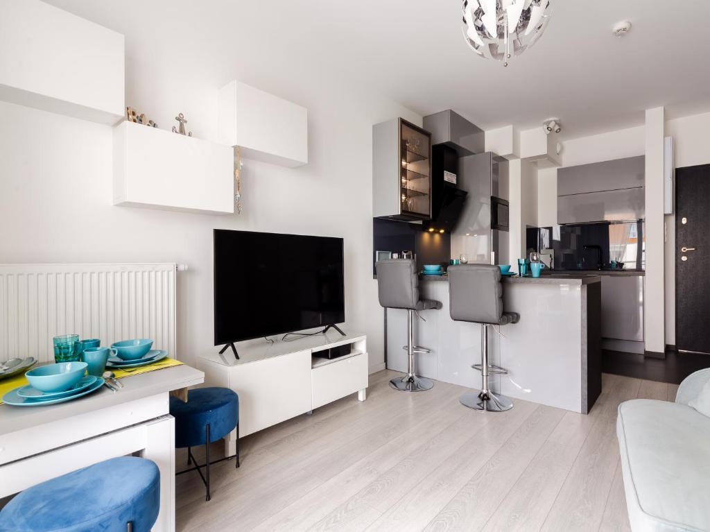 Televízia a/alebo spoločenská miestnosť v ubytovaní Apartamenty Gdansk EU - Baltica Towers 223