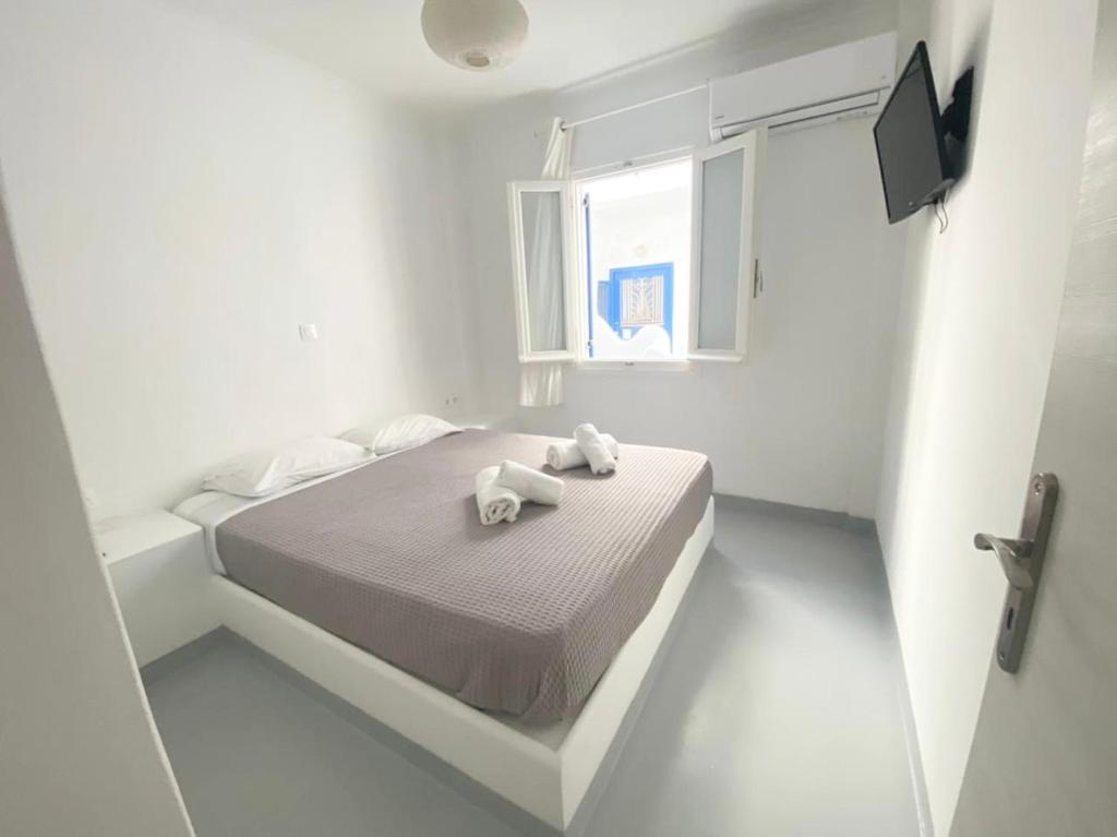 מיטה או מיטות בחדר ב-Ground floor Apartment in Mykonos Town