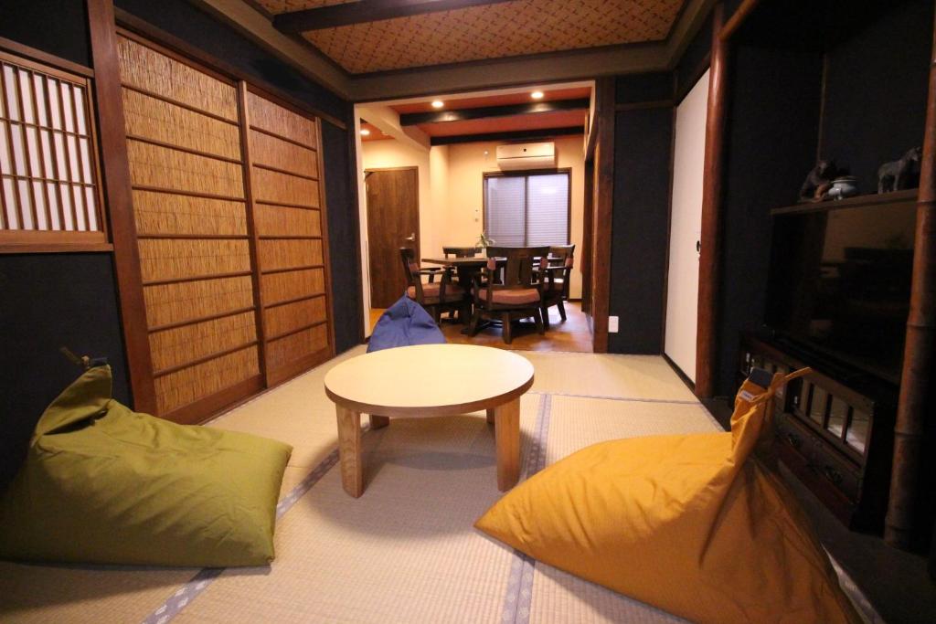 Posezení v ubytování ゲストハウス　京粋庵　東福寺