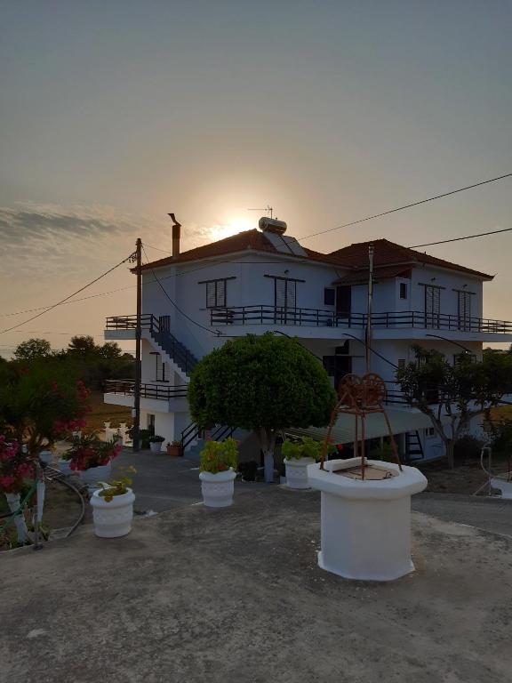 Kypseli Farmhouse - Three-Bedroom House