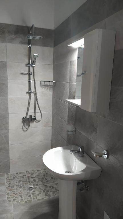 Kúpeľňa v ubytovaní Πλατανακι 2 Seaview Apartment
