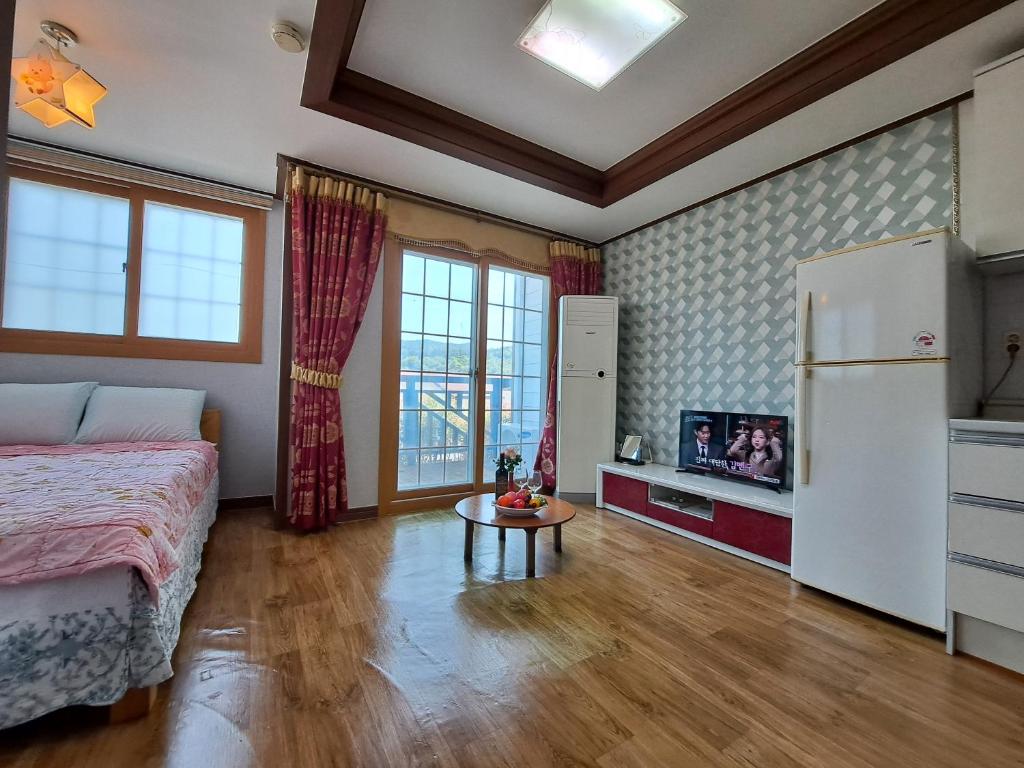 Beljari Pension - Double Room With Park View
