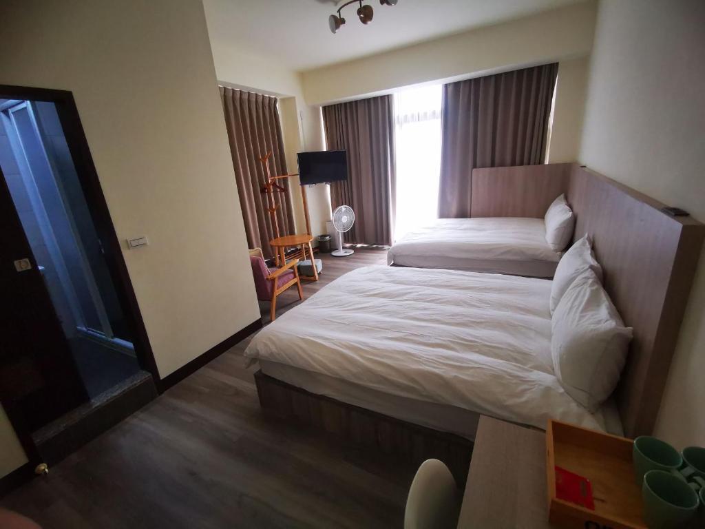 a hotel room with a bed and a window at 360 Coffee Homestay in Nantou City