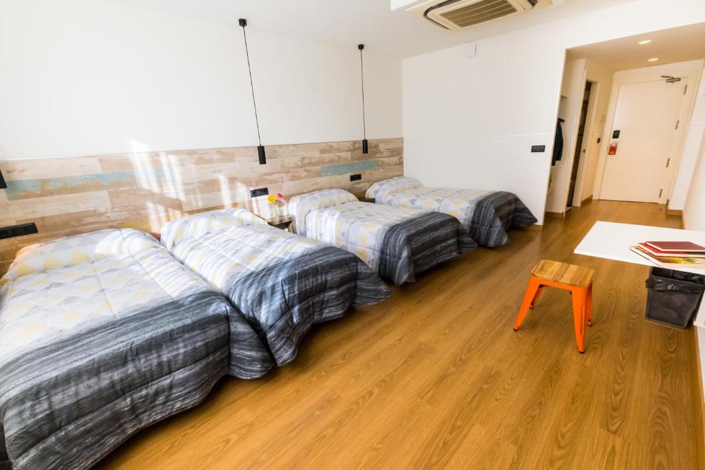 Far Home Bernabeu - Familienzimmer Mit Eigenem Bad