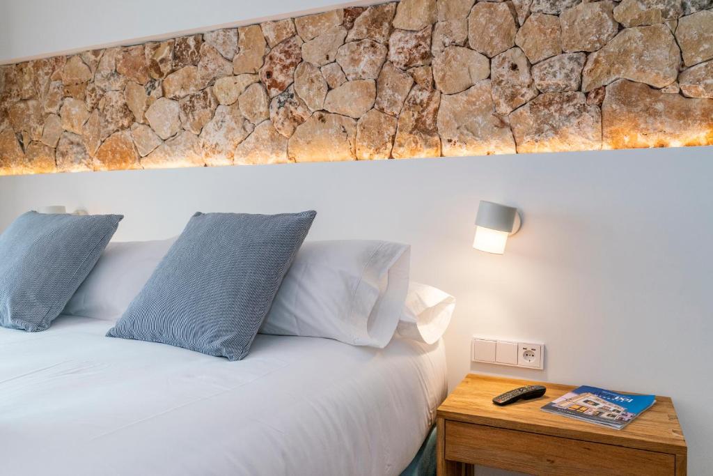 Postel nebo postele na pokoji v ubytování Hotel S'Antiga Adults Only
