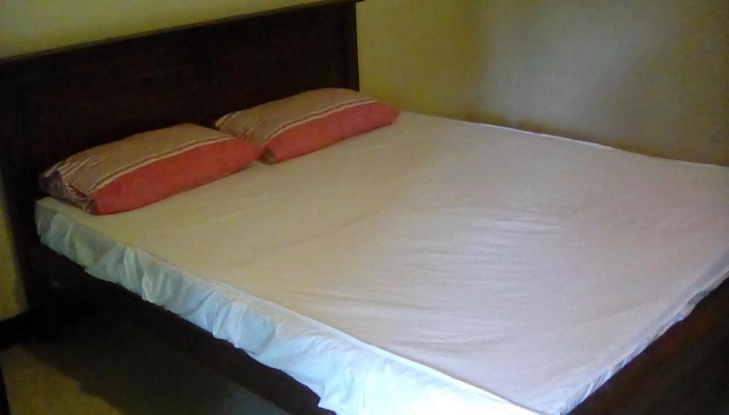 Postel nebo postele na pokoji v ubytování Leaf Guest House