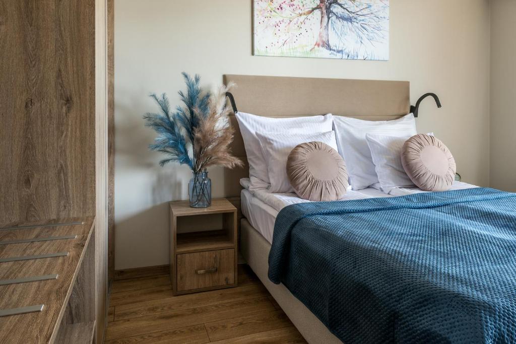 Posteľ alebo postele v izbe v ubytovaní InPoint Apartments G11 near Old Town & Kazimierz District & Parking Option