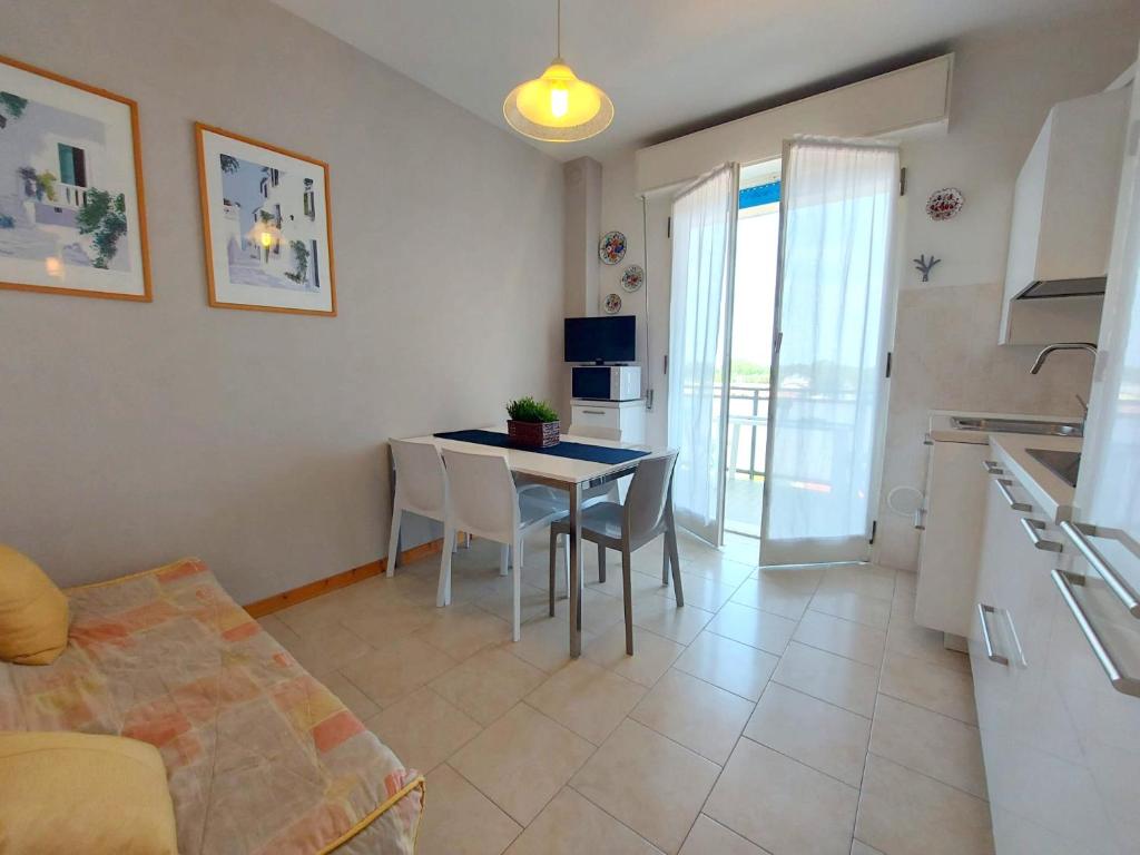 A kitchen or kitchenette at Montebianco 30