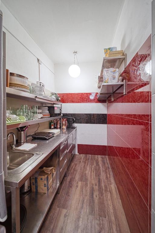 Kuchyň nebo kuchyňský kout v ubytování Hostel Orange