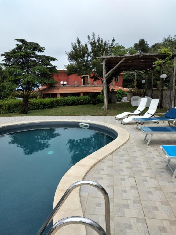 The swimming pool at or close to VILLA PIETRALTA
