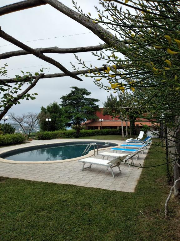 The swimming pool at or close to VILLA PIETRALTA