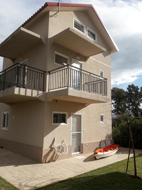 The building in which the holiday home is located