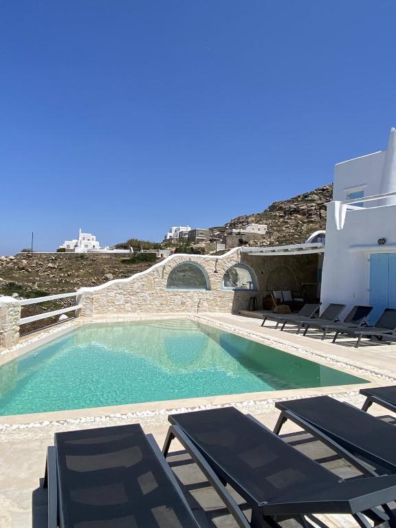 Bazén v ubytovaní Villa Viento of Mykonos alebo v jeho blízkosti