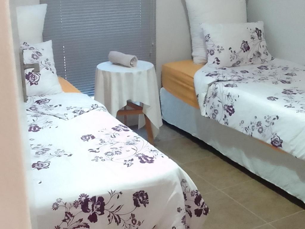Ένα ή περισσότερα κρεβάτια σε δωμάτιο στο 101 Newlands West